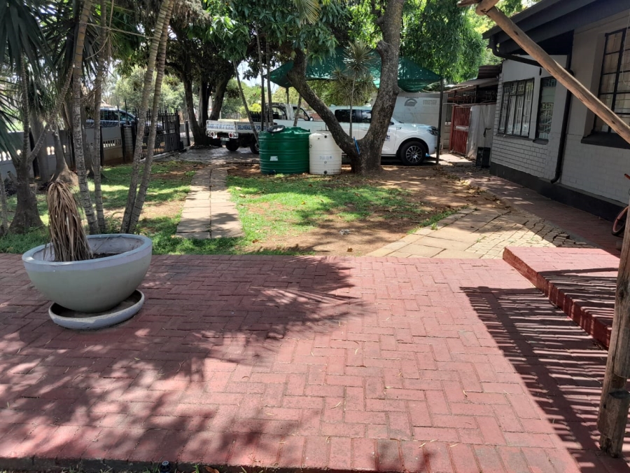 6 Bedroom Property for Sale in Oos Einde North West